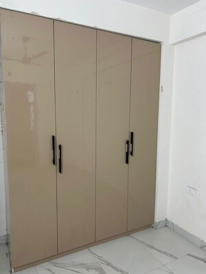 Room in 2.5 BHK Builder Floor at Smart World Gems, Sector 89 – for Rent