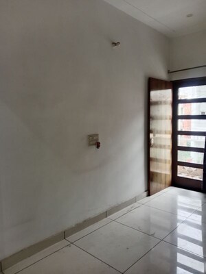 Room in 2 BHK Builder Floor at Sector 18 – for Rent