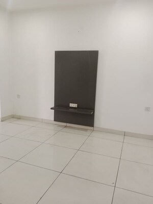 Room in 2 BHK Builder Floor at Sector 18 – for Rent