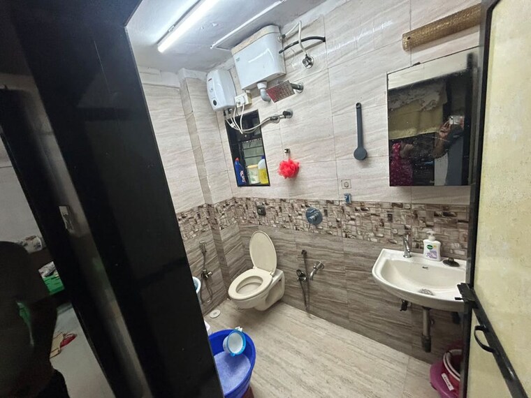 Bathroom, parvati-nagar-chs 2 Bedroom 680 Sq.Ft. Apartment In Andheri West Mumbai 10513811