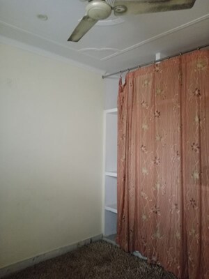 Room in 2 BHK Builder Floor at Sector 18 – for Rent