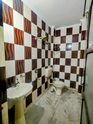Team Area in 2.5 BHK Builder Floor at Udaigiri Apartments, Sector 34 – for Rent
