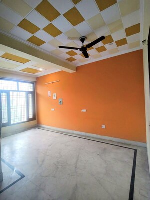 Room in 2.5 BHK Builder Floor at Udaigiri Apartments, Sector 34 – for Rent