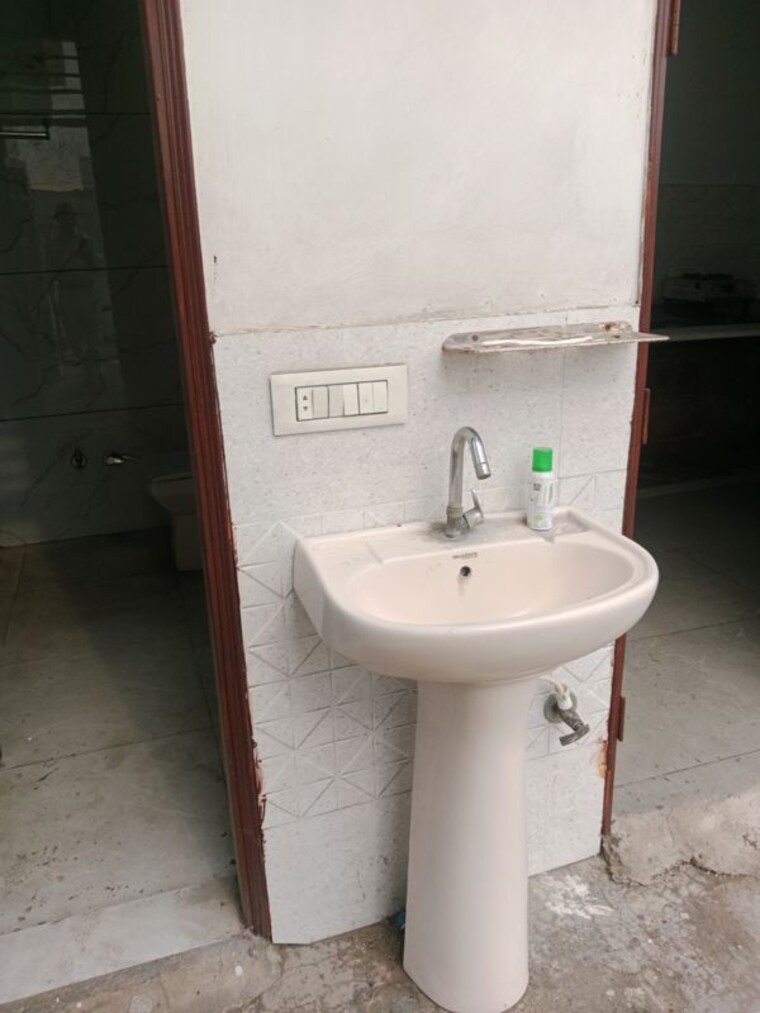 Bathroom, model town 1 RK 375 Sq.Ft. Builder Floor In Model Town Panipat 10513821