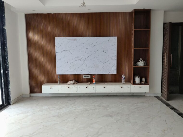 Room, sector 105 3 Bedroom 200 Sq.Mt. Independent House In Sector 105 Noida 10513847