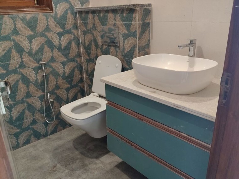 Bathroom, sector 105 3 Bedroom 200 Sq.Mt. Independent House In Sector 105 Noida 10513847