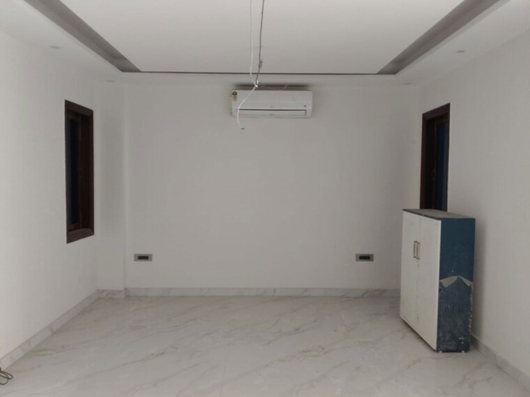Room, sector 105 3 Bedroom 200 Sq.Mt. Independent House In Sector 105 Noida 10513847