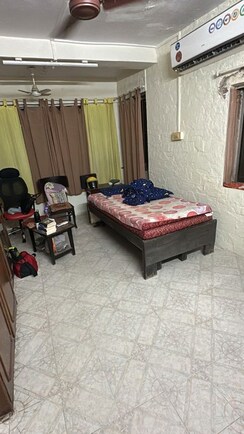 1 BHK Apartment For Rent in Vile Parle West