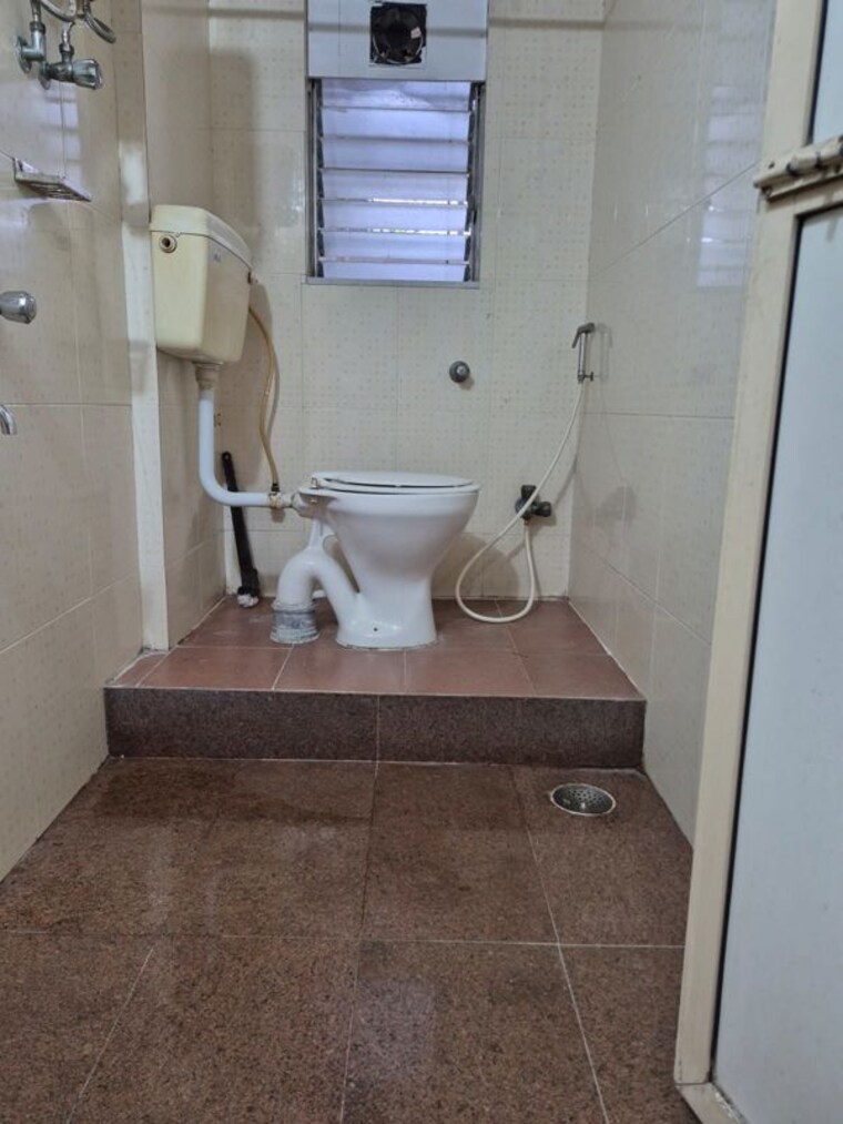 Bathroom, silver-nook-chs 2 Bedroom 1000 Sq.Ft. Apartment In Santacruz East Mumbai 10513891