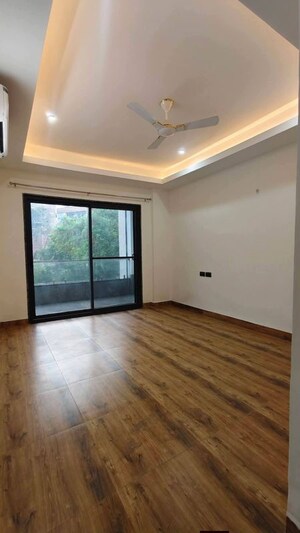 Room in 4 BHK Apartment at Conscient Heritage Max, Sector 102 – for Rent