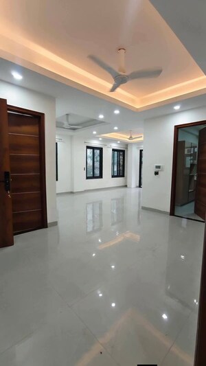Room in 4 BHK Apartment at Conscient Heritage Max, Sector 102 – for Rent