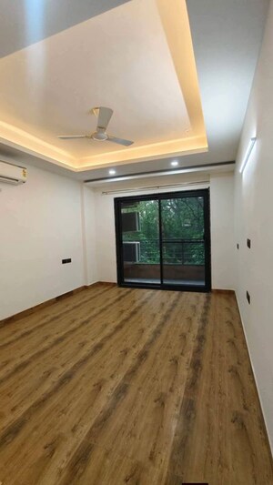 Room in 4 BHK Apartment at Conscient Heritage Max, Sector 102 – for Rent