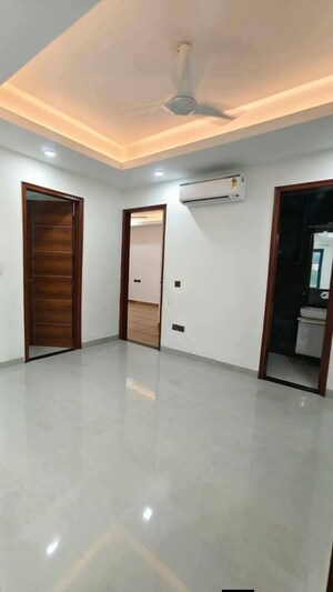 Room in 4 BHK Apartment at Conscient Heritage Max, Sector 102 – for Rent