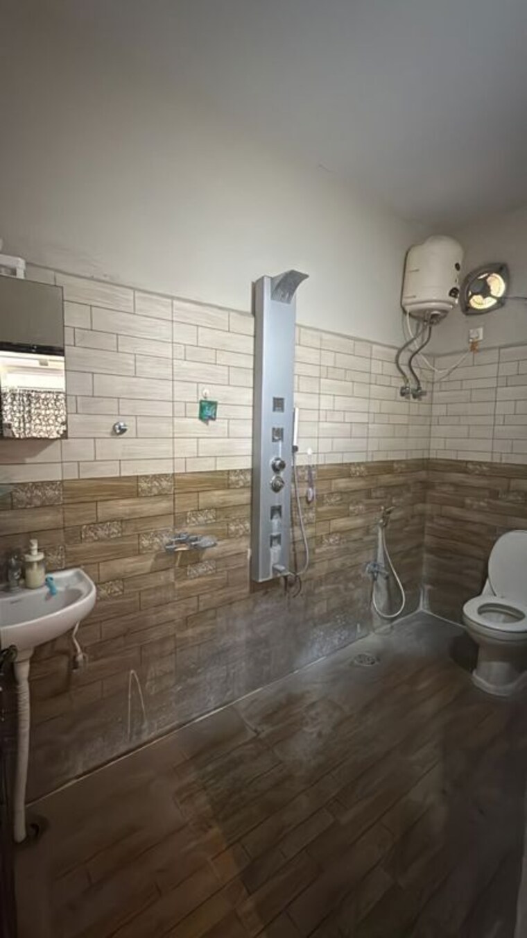 Bathroom, aliens-space-station-1-cassini 3 Bedroom 2100 Sq.Ft. Apartment In Tellapur Hyderabad 10512234