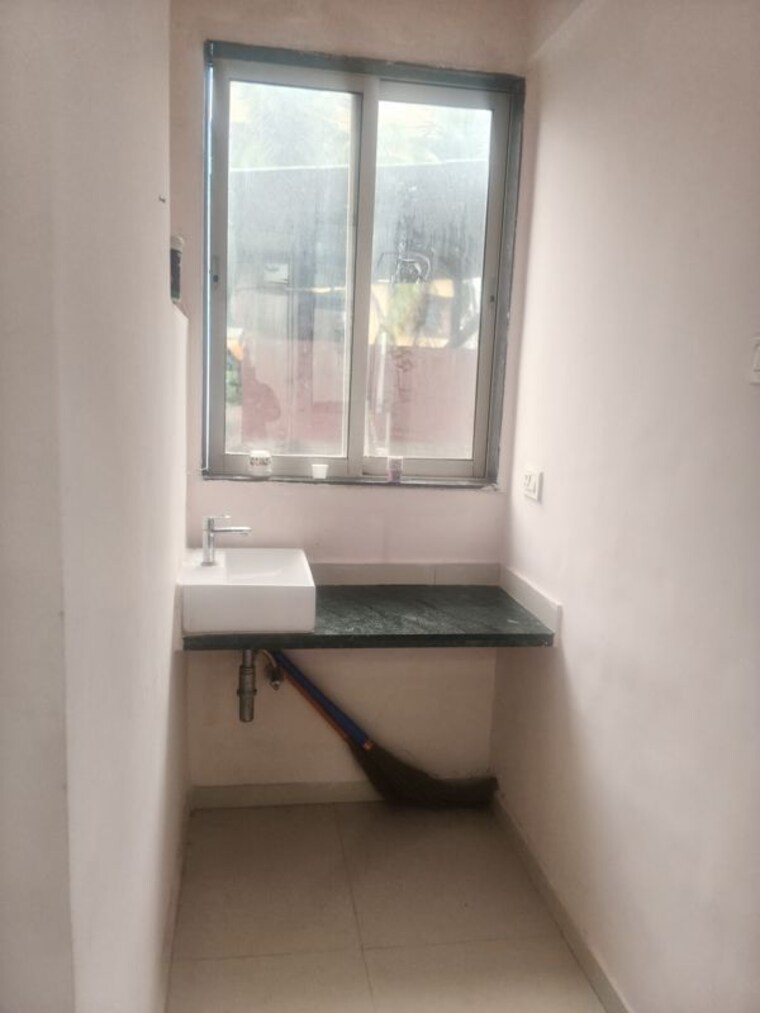 Room, naupada Commercial Office Space 300 Sq.Ft. In Naupada Thane 10513963
