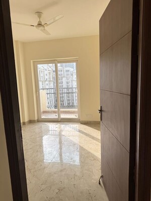 Room in 3 BHK Apartment at Eros Sampoornam, Sector 2 Greater Noida – for Rent