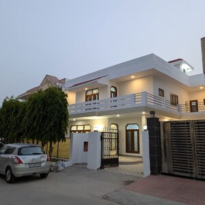 5 BHK Independent House – Exterior View View at Sector 15 - for Rent