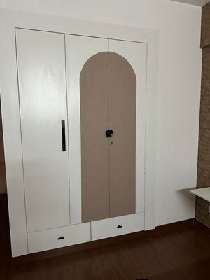 Furnished Amenities in 3 BHK Apartment at Conscient Heritage Max, Sector 102 – for Rent