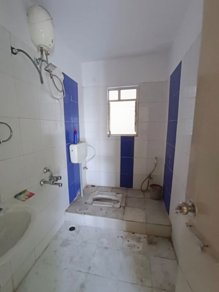 Bathroom, aishwaryam-ventures 3 Bedroom 1200 Sq.Ft. Apartment In Pimpri Chinchwad Pcmc Pune 10514053