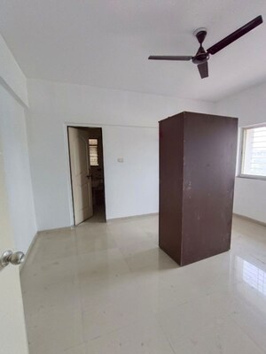 Room in 3 BHK Apartment at Aishwaryam Ventures, Pimpri Chinchwad Pcmc – for Rent
