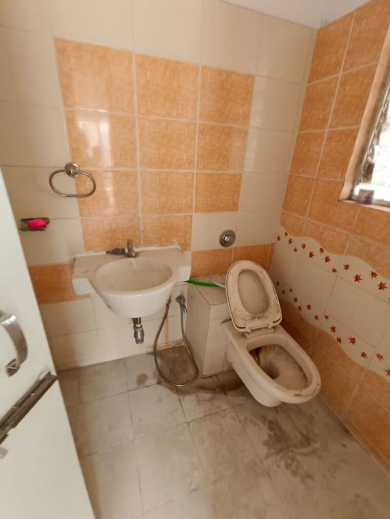 Bathroom, aishwaryam-ventures 3 Bedroom 1200 Sq.Ft. Apartment In Pimpri Chinchwad Pcmc Pune 10514053