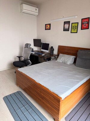 Team Area in 2 BHK Apartment at Suncity Avenue 102, Sector 102 – for Rent