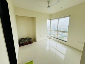 Room in 2 BHK Apartment at Sheth Zuri, Laxmi Nagar – for Rent