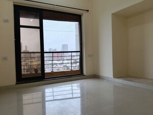 Room in 2 BHK Apartment at Raheja Interface Heights, Malad West – for Rent