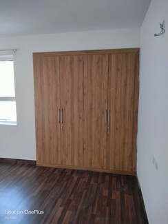2 BHK Apartment For Rent in Jaypee Greens Kosmos