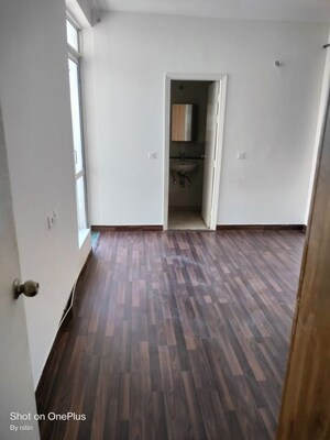 Room in 2 BHK Apartment at Jaypee Greens Kosmos, Sector 134 – for Rent
