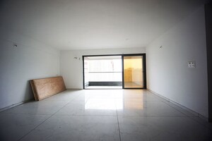 Room in 3 BHK Apartment at Nikol – for Sale