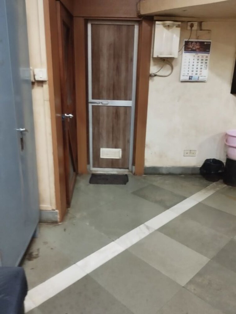 Room, balaji-udyog Commercial Office Space 600 Sq.Ft. In Goregaon East Mumbai 10514247