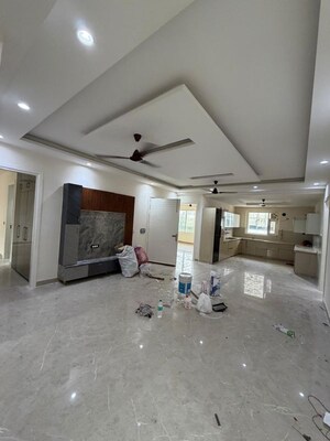 Parking in 3 BHK Builder Floor at Green Fields Colony – for Rent