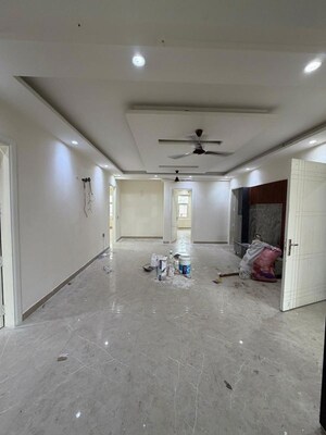 Room in 3 BHK Builder Floor at Green Fields Colony – for Rent