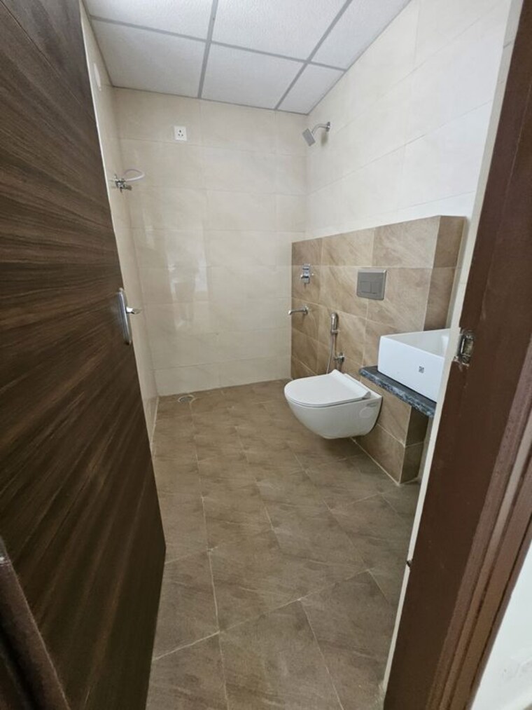 Bathroom, kharar 2 Bedroom 1350 Sq.Ft. Apartment In Kharar Mohali 10514274