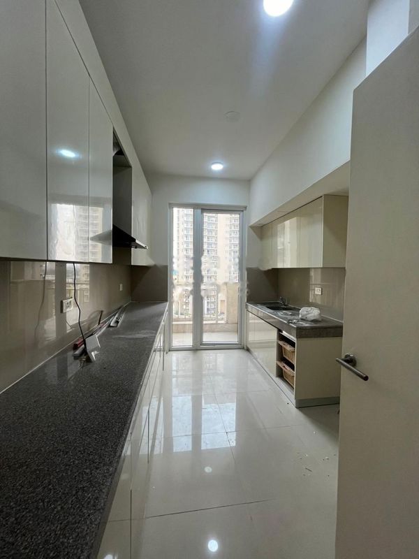 3.5 BHK + Servant Room 3100 Sq.Ft. Apartment in Emaar Palm Hills