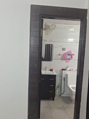 Furnished Amenities in 3 BHK Builder Floor at Green Fields Colony – for Rent