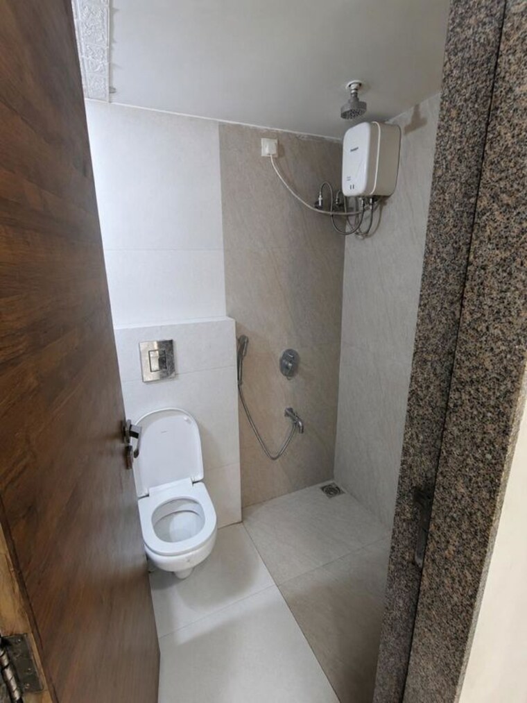 Bathroom, vishnu-villa-vile-parle 2 Bedroom 650 Sq.Ft. Apartment In Vile Parle East Mumbai 10514315