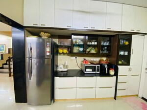 Furnished Amenities in 4 BHK Villa at Science City – for Rent