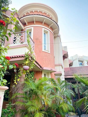 Parking in 4 BHK Villa at Science City – for Rent