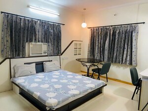 Bedroom in 4 BHK Villa at Science City – for Rent