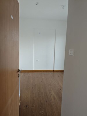 Room in 3 BHK Apartment at Gera Planet Of Joy, Kharadi – for Rent