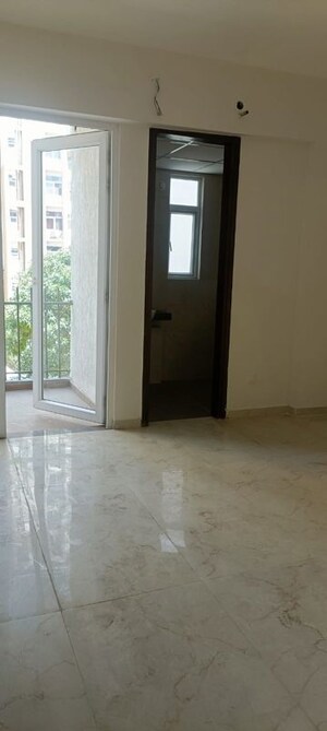 Room in 2.5 BHK Apartment at Smart World Gems, Sector 89 – for Rent