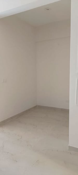 Room in 3 BHK Apartment at Smart World Gems, Sector 89 – for Sale