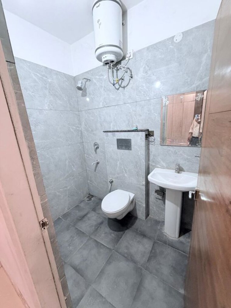 Bathroom, lifestyle-homes 3 Bedroom 1200 Sq.Ft. Apartment In Patiala Road Zirakpur 10514391