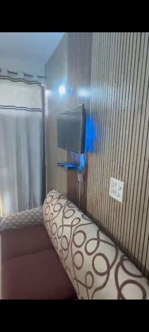 Room in 3 BHK Apartment at Vip Road – for Rent
