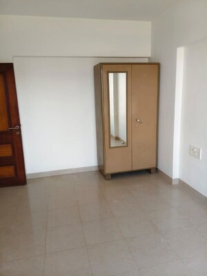 Room in 3 BHK Apartment at Serenity Heights, Malad West – for Rent