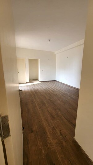 Room in 3.5 BHK Apartment at Emaar Palm Gardens, Sector 83 – for Sale