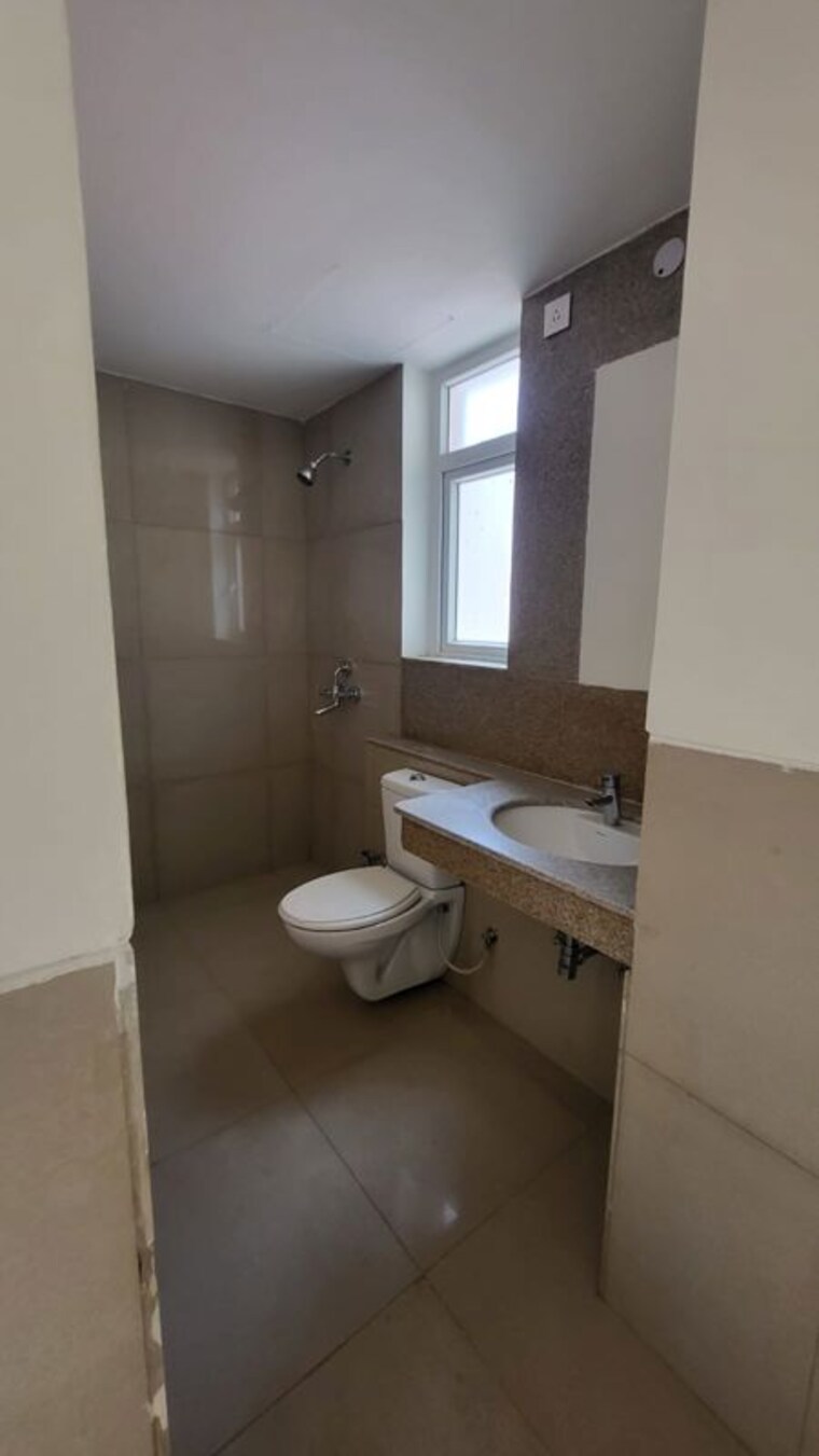 Bathroom, emaar-palm-gardens 3.5 Bedroom 1720 Sq.Ft. Apartment In Sector 83 Gurgaon 10514454