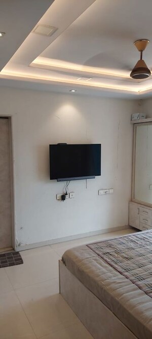 Room in 3 BHK Apartment at Rosa Bella, Ghodbunder Road – for Sale